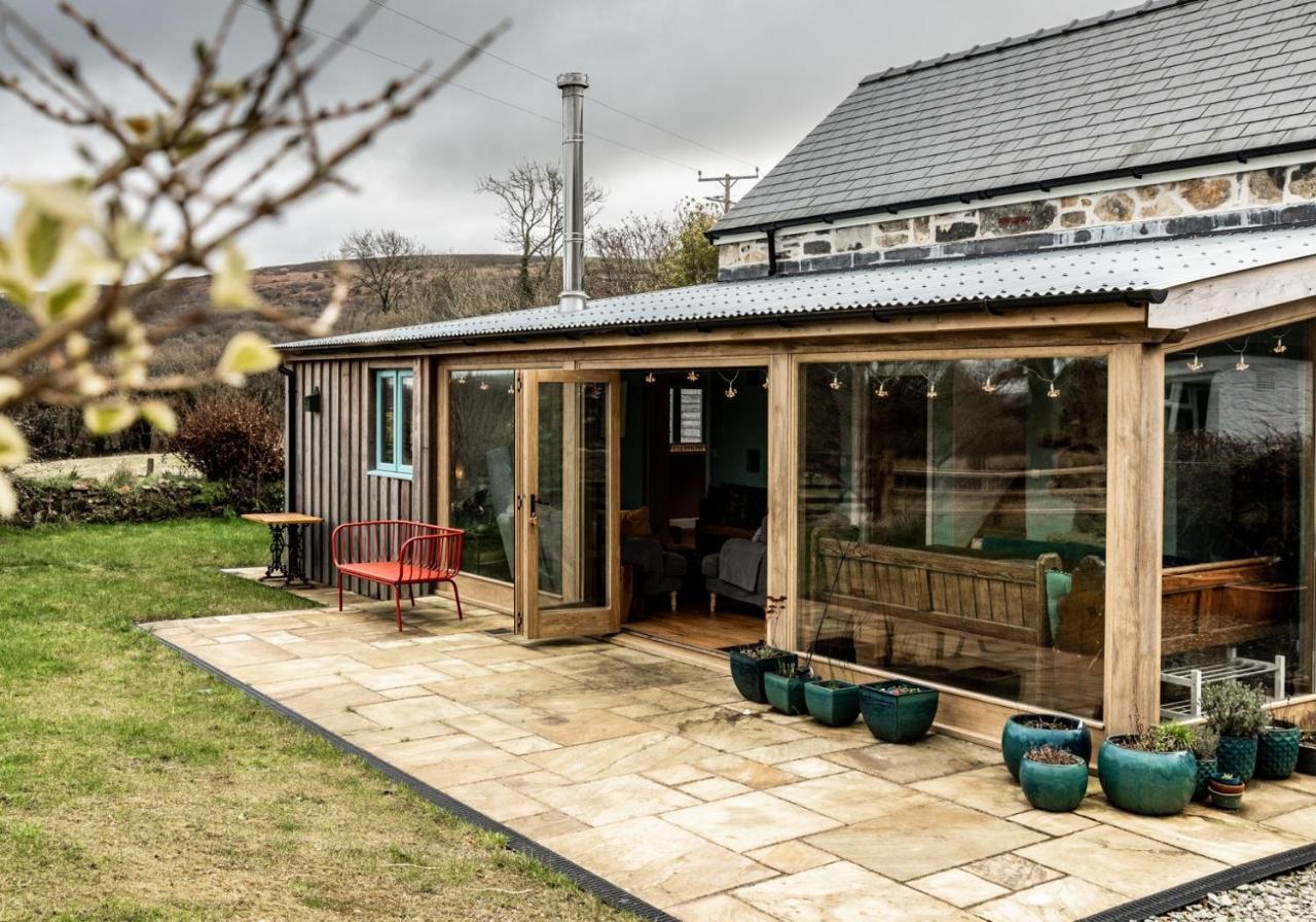 Penrhiw - A Country Cottage With Mountain Views ニューポート エクステリア 写真